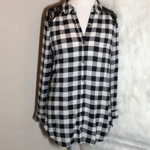 BONGO Black & White Button Down Top W/Blk Lace EUC